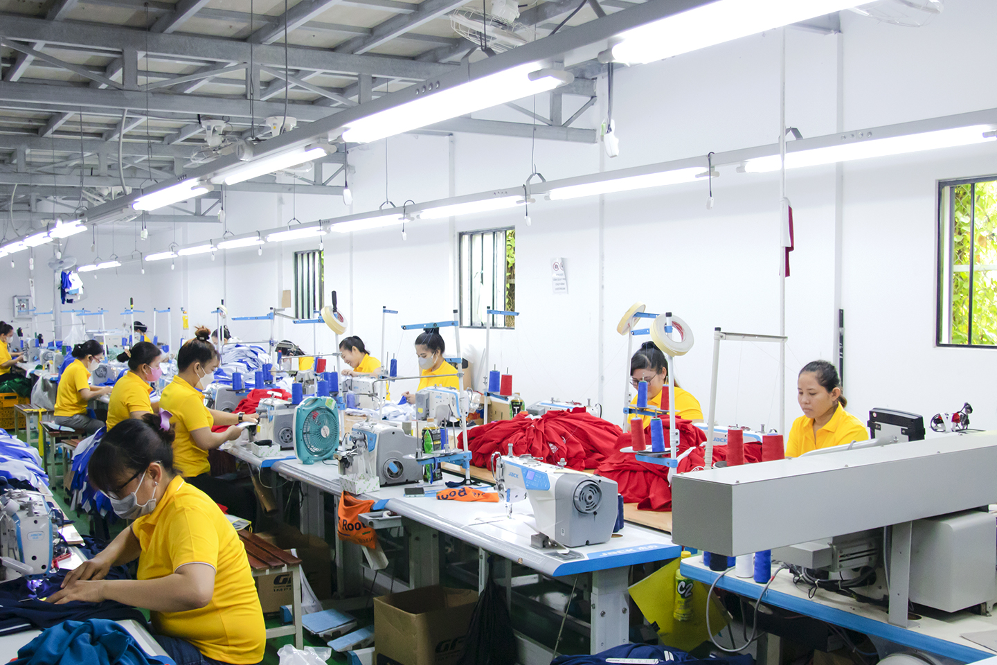 3. Sản xuất & Kiểm soát Chất lượng (QC)